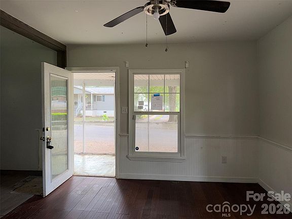 2nd image of 1442 School St