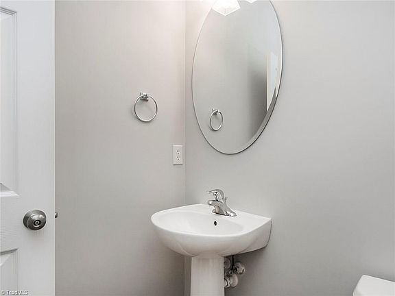 5th image of 8 Gatley Ct