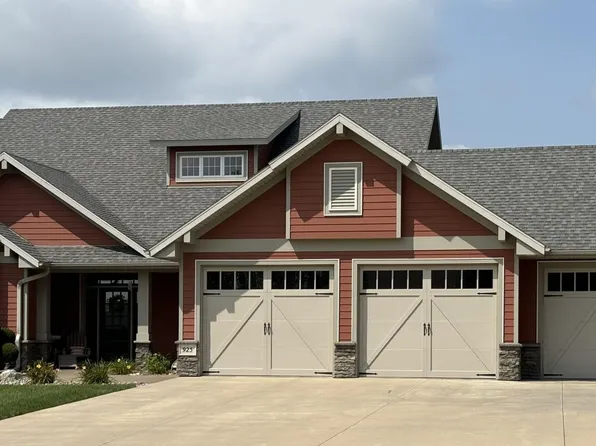 925 Sunrise Trl, Sioux Center, IA 51250