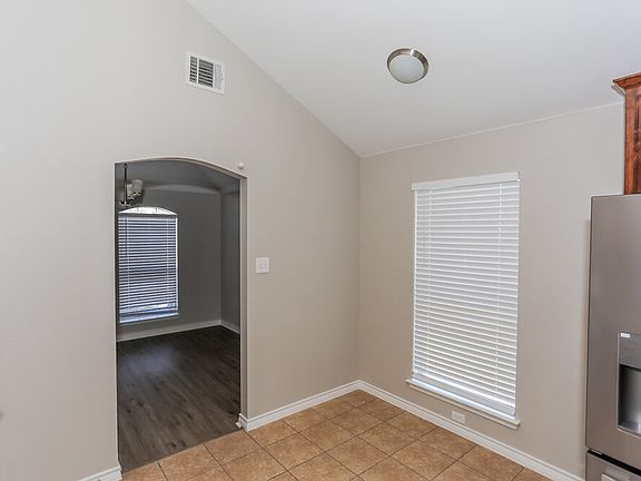 5th image of 9301 Marilyn Ct