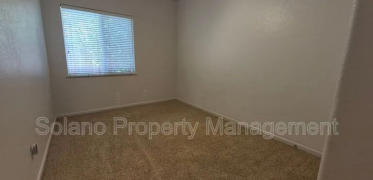 1085 Crystal Springs Dr — Photo 15