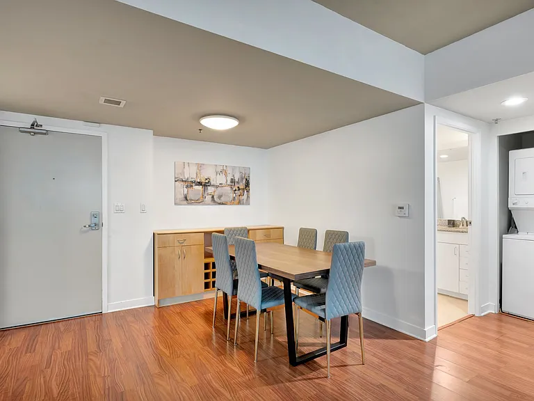 425 W Beech St #308 — Photo 8