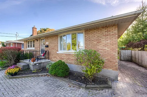 135 Byron Ave Photo 1