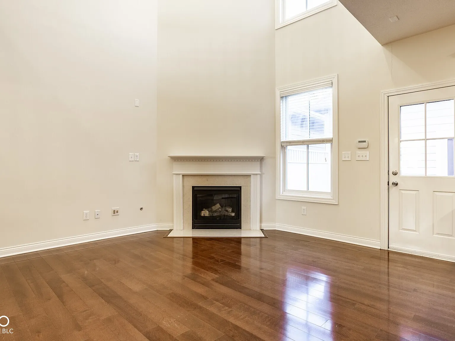 3 bed, 2.5 bath, 2014 sqft, $2,750 — Photo 3