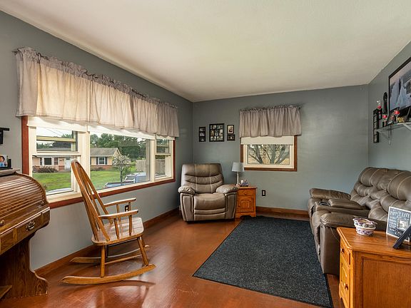 4th image of 1059 Pohens Ct NW