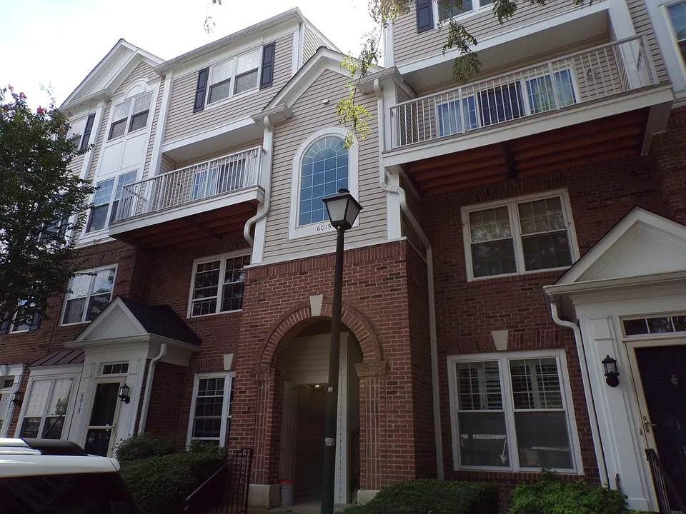 6015 Terrapin Pl #302