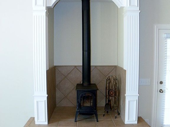 4th image of 18 Tiffany Ln