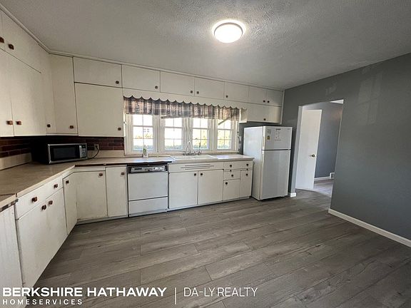5th image of 2315 W Anna St