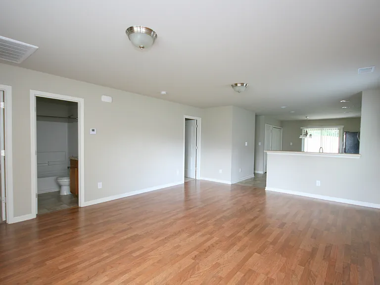 225 Bermuda Lakes Dr — Photo 2