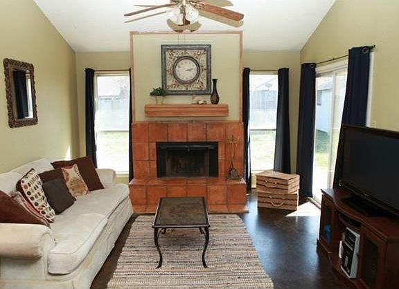 2nd image of 3806 Indian Wells Dr