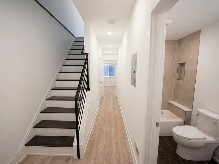 2639 W Jefferson St #1 — Photo 9