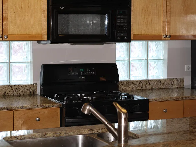 303 W Scott St #303 — Photo 8