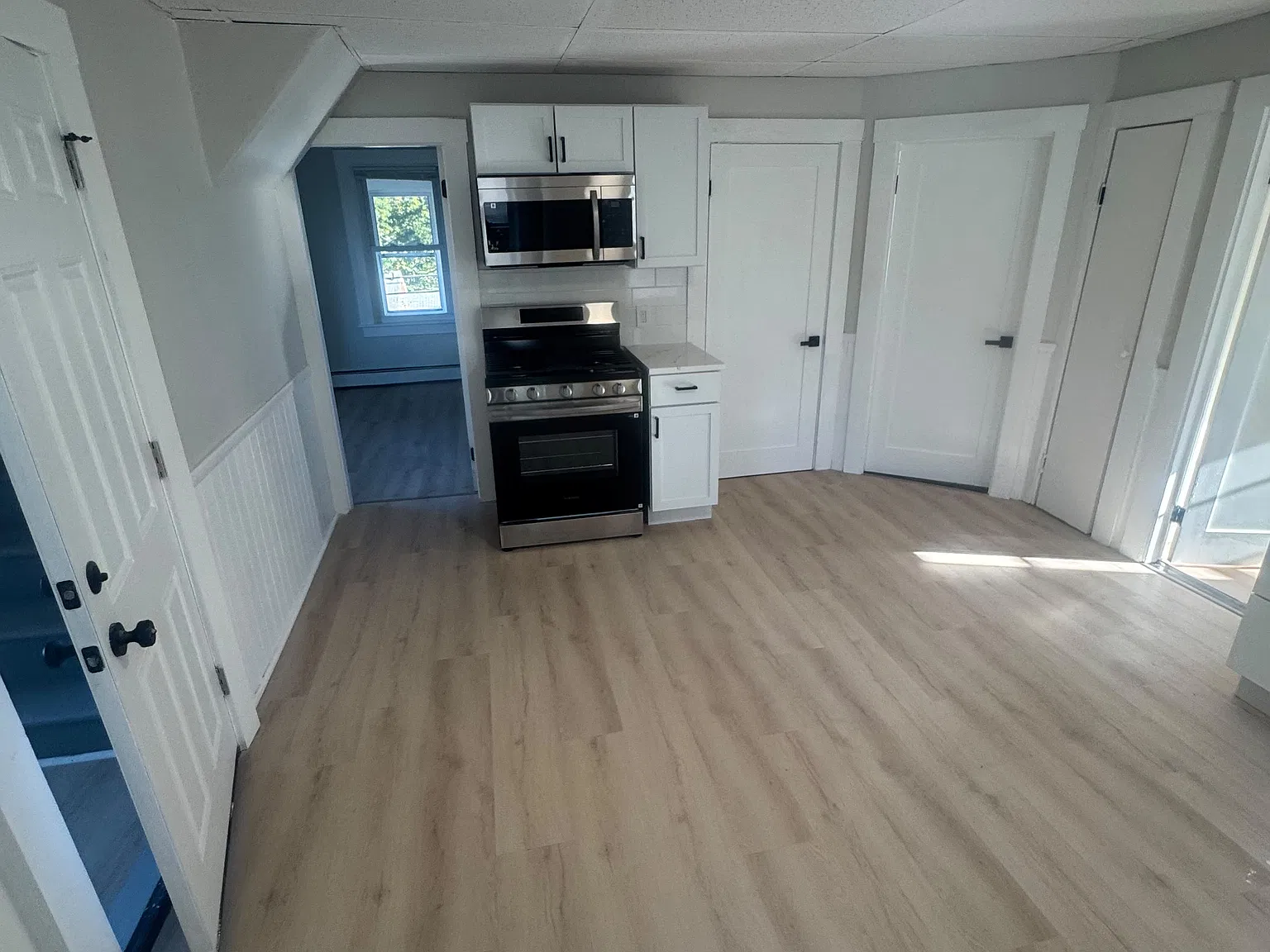 2 bed, 850 sqft, $1,895 — Photo 2