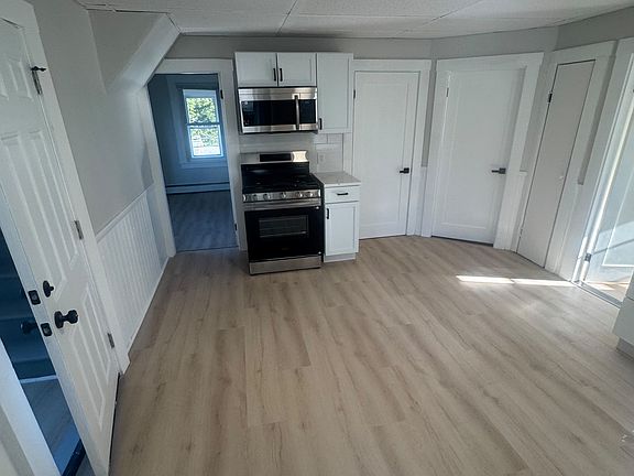 2nd image of 268 Thacher St #2