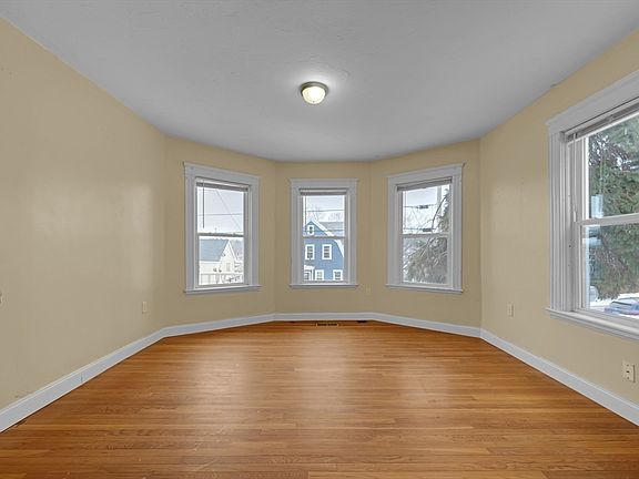 5th image of 31 Boardman St