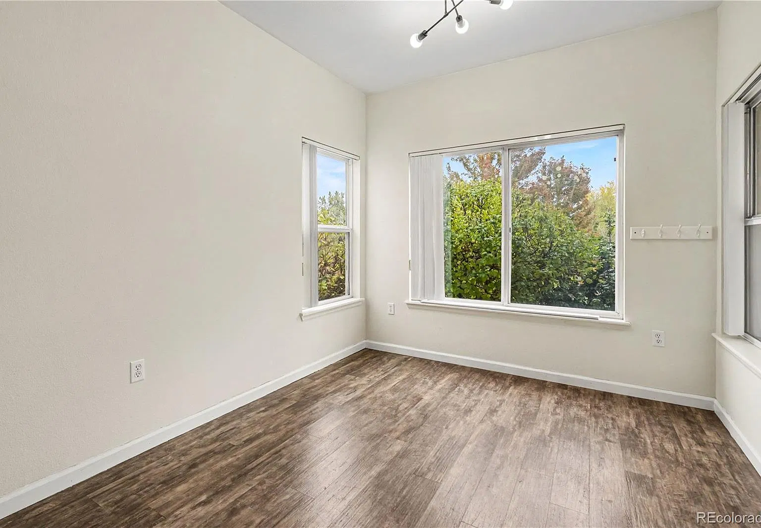 3 bed, 2.0 bath, 1313 sqft, $2,250 — Photo 3