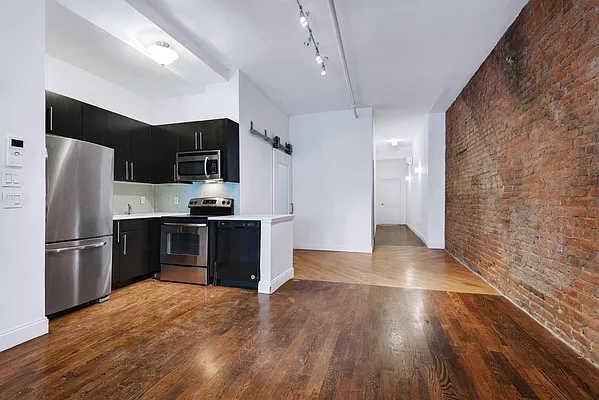 Rented by Platinum Properties | media 26