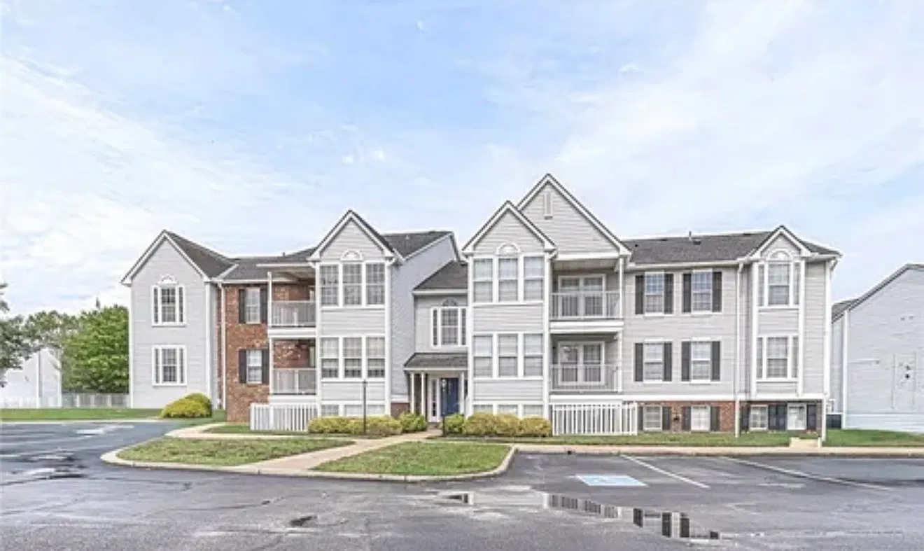 2 bed, 971 sqft, $1,750 — Photo 1