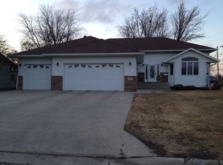 1220 Westmore Ave, Wahpeton, ND 58075