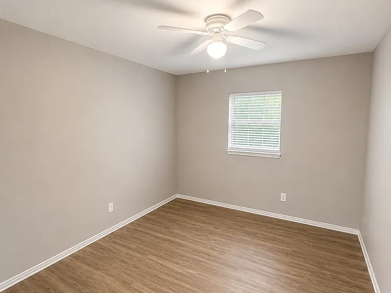 901 Bessie St — Photo 10