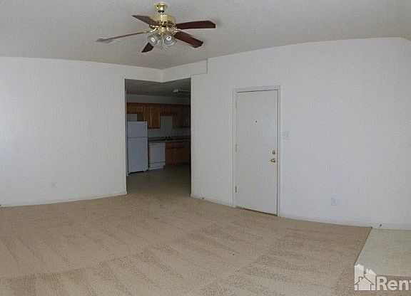 3rd image of 1515 Pueblo Trce APT B