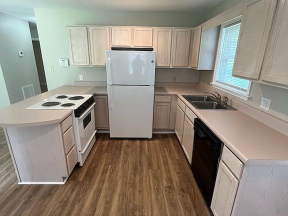 5th image of 108 Willow Creek Ln