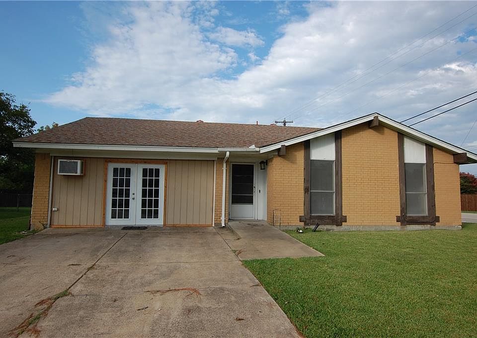 1st image of 400 Southlake Dr