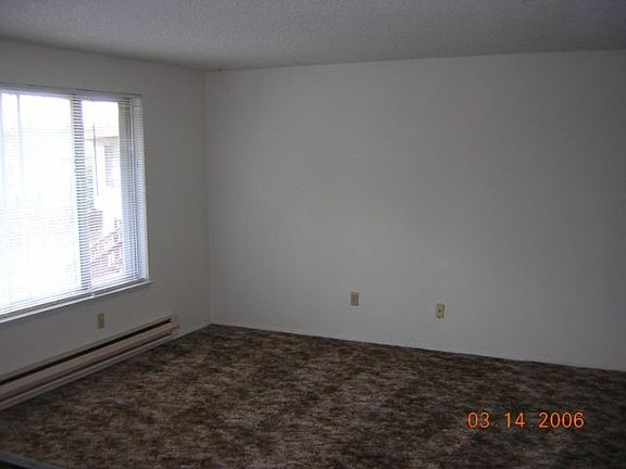 3rd image of 914 Franklin Pl NE