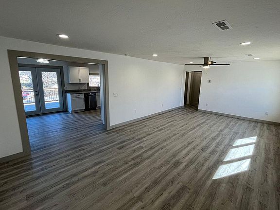 3rd image of 424 N Clay St
