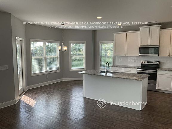 3rd image of 33 Birch Point Ct