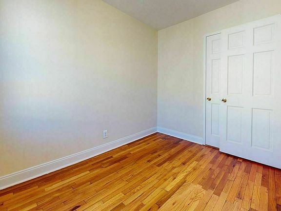 4th image of 20-65 Crescent St #2B