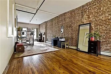 Rented by New York Casas Ltd.