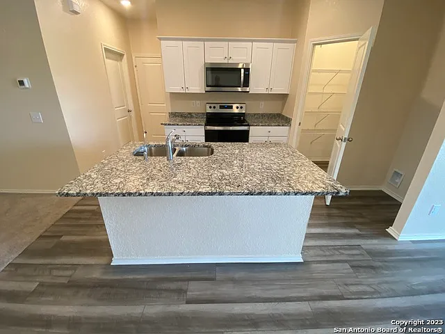 3 bed, 2.0 bath, 1212 sqft, $1,525 — Photo 4