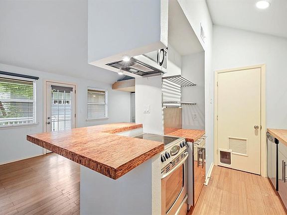 2nd image of 1110 W 22nd St APT 8