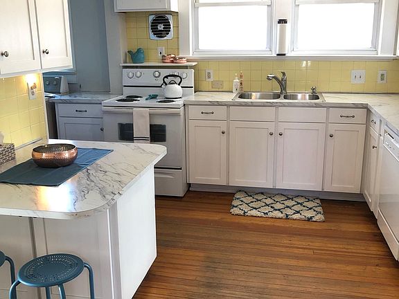 3rd image of 317 Westover Blvd
