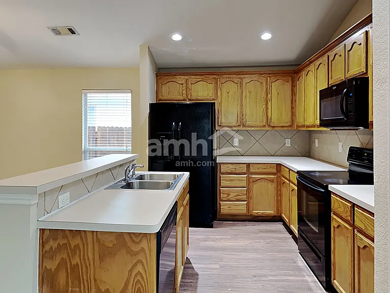 6436 Geneva Ln — Photo 5