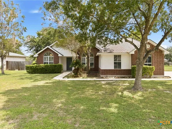 521 Woodlake Dr, McQueeney, TX 78123