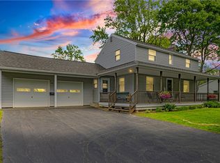 16 Hawley Dr, Webster, NY 14580
