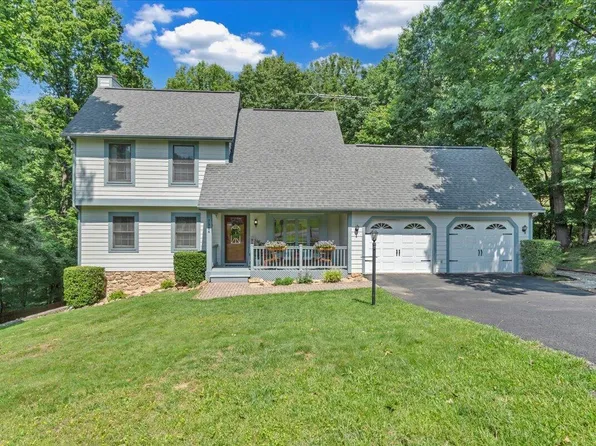 7984 Forest Creek Dr, Roanoke, VA 24018