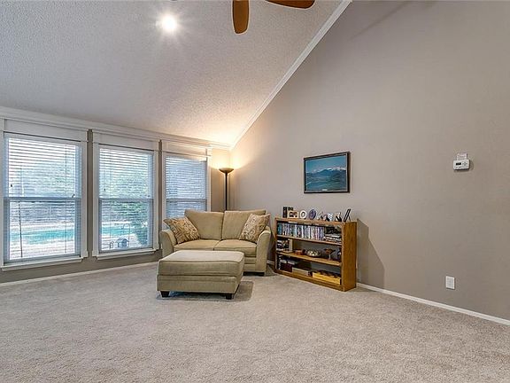 4th image of 1221 Cozby St W