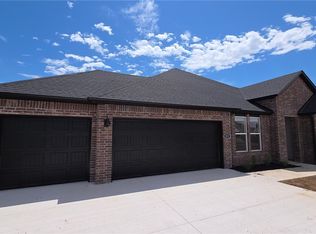 2917 Hattie Ln, Lowell, AR 72745