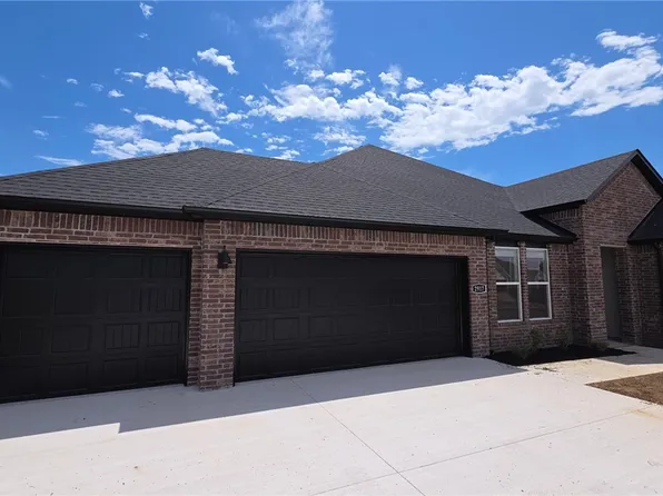 2917 Hattie Ln, Lowell, AR 72745