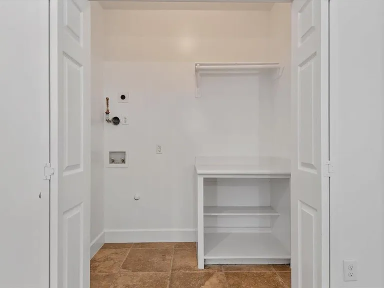 2514 Bennington St — Photo 19