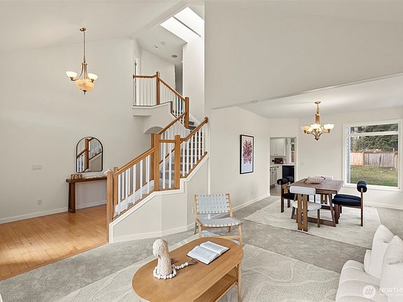 4th image of 765 Vashon Avenue NE