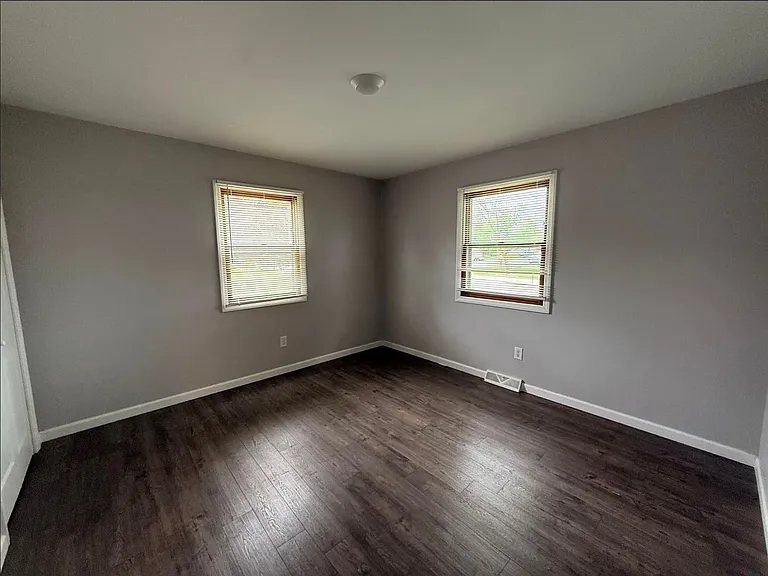 2737 Burton St SE — Photo 8