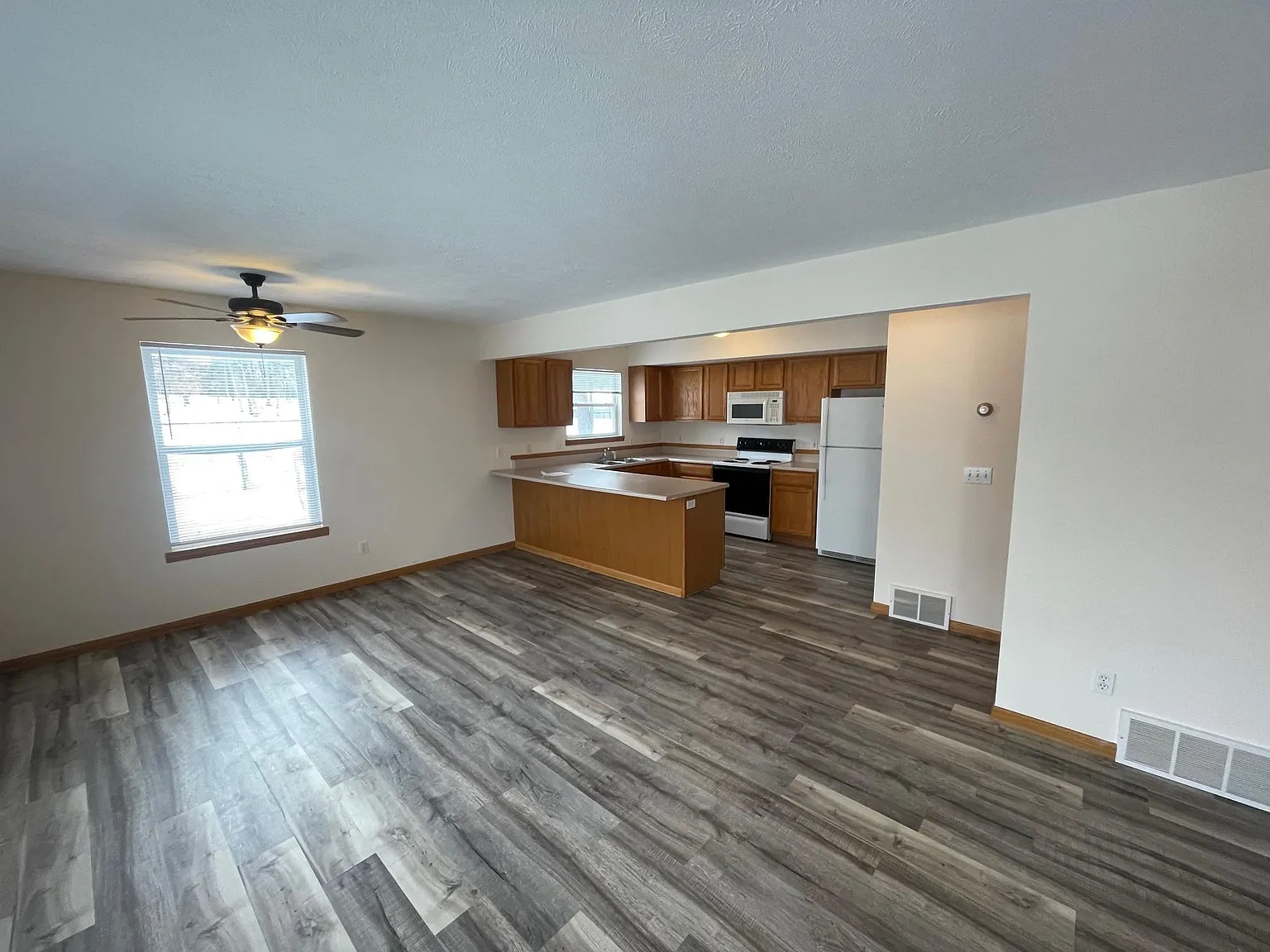 2 bed, 1.5 bath, 1116 sqft, $1,800 — Photo 3