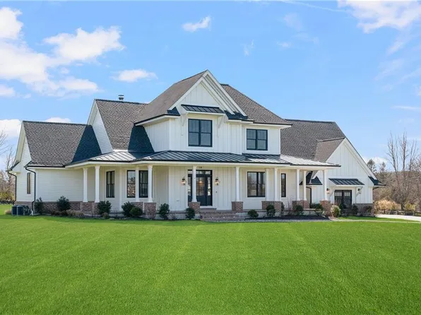 124 Cornelius Dr, Middletown, RI 02842