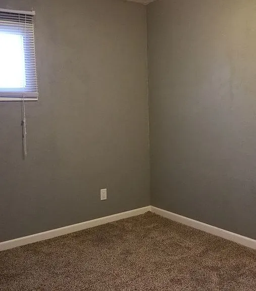 1504 Richmond Rd NE — Photo 7