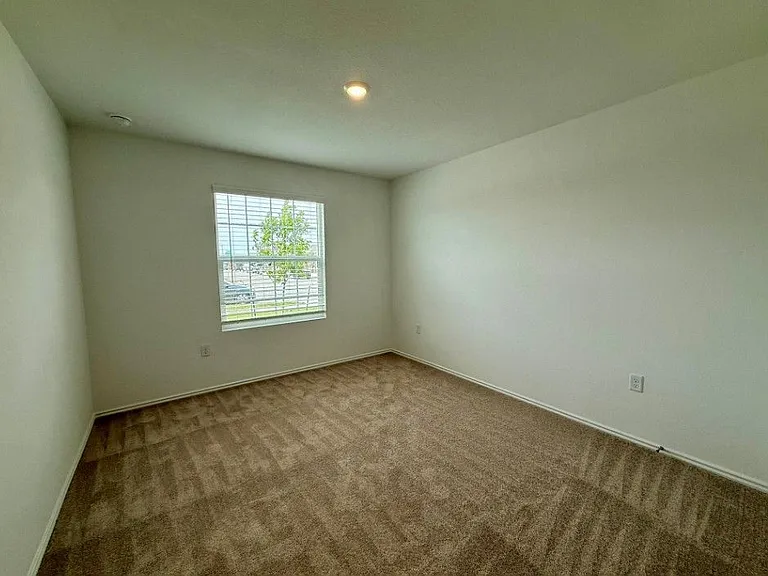 106 Camargue Dr — Photo 7