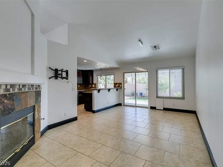 240 Honeywood St — Photo 10